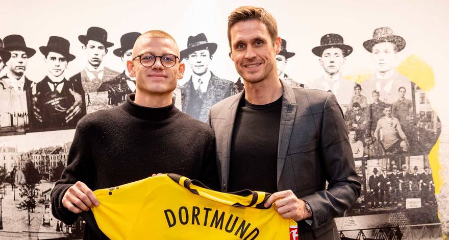 Borussia Dortmund complete Julian Ryerson signing