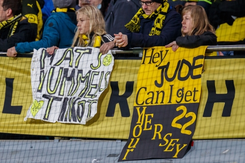 Borussia Dortmund fans ask for Jude Bellingham's shirt